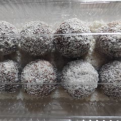 Made them in a blender, and with too many dry ingredients I had to add a splash of milk. Did 2 tbsp of cacao, and added 2 more dates (all soaked in hot water for half an hour). Had to store it in fridge for 15 minutes because they were too sticky, worked like a charm. 12 came out, everyone loved them.
