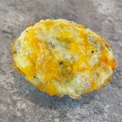 Easy recipe. All I was looking for was baking temp and times and this was great. 15 min at 350 was perfect. I did eggs with breakfast sausage topped with marble cheese. Microwaved well the next day for lunch. Both my 9 month old and 3 year old ate them up!