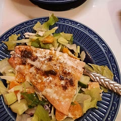 This salmon salad is unbelievably refreshing and hits the spot! I scored frozen salmon filets. I didn't do wontons, & apparently already used up sesame seeds in a past life.😕 I added the tahini to the dressing, & it's the most amazing "Peanut"Asian dressing I've ever had! M raved about it- kiddo participated in the salad only w/o dressing & salmon. Weirdo.🤣 BONUS points for him eating his veggies, though!💚