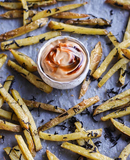 Seaweed Baked Fries with Hoisin Mayo & Sriracha Mayo