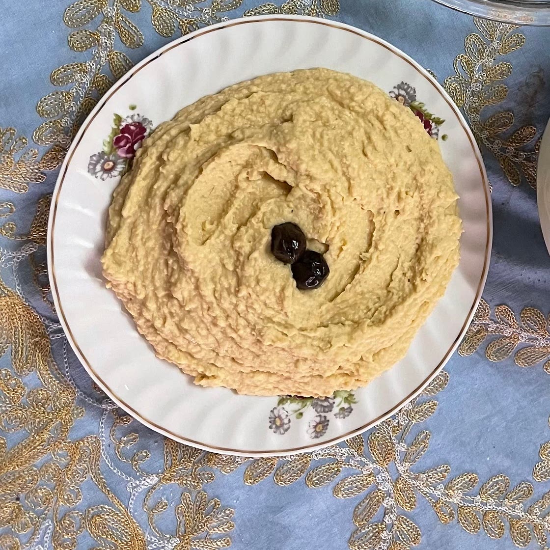 Easy Hummus (Better Than Store-Bought)