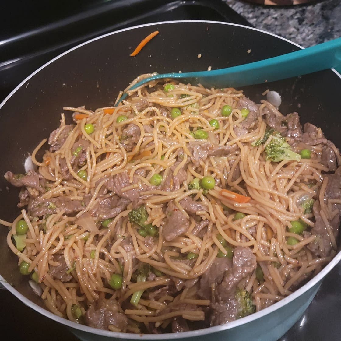20 Minute Garlic Beef and Broccoli Lo Mein
