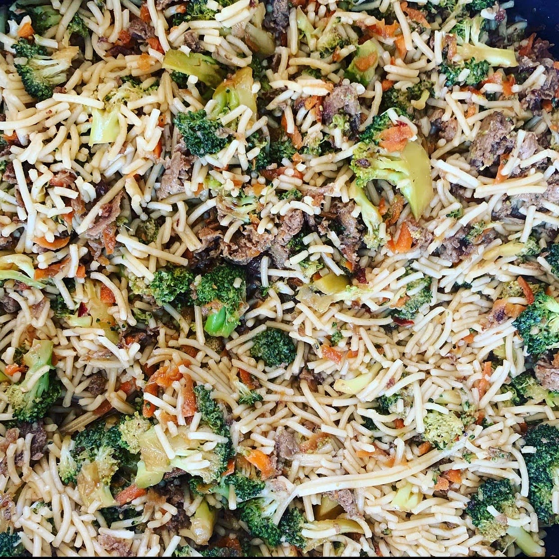 20 Minute Garlic Beef and Broccoli Lo Mein