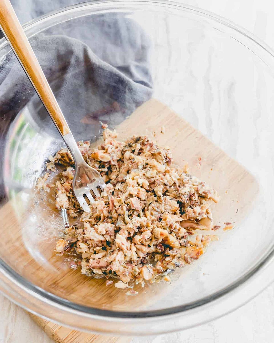 Place drained sardines in a large bowl and mash with a fork.